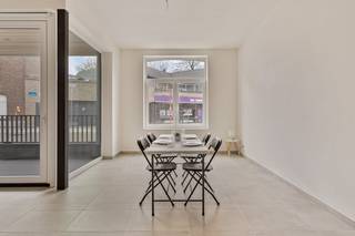 Dit gelijkvloers nieuwbouwappartement is gelegen in residentie Rembrandt op centrale ligging in Wielsbeke. Het afgewerkt appartement geniet van...