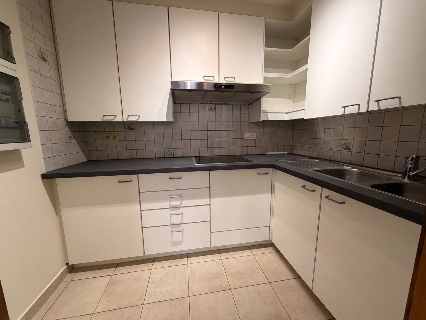 Gelijkvloers appartement met autostaanplaats te Haasdonk - foto 5