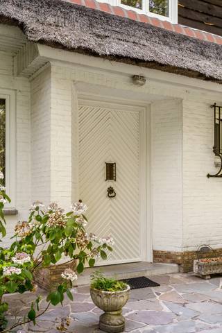 Dans le vert de Schoten, dans le quartier résidentiel De Zeurt, se trouve cette villa individuelle sur un terrain exceptionnel d'environ 4.910...