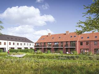 Een landelijke nieuwbouwwoning met zichten op de heuvels en gelegen in een klein aangelegd parkje. <br /><br />Een aanrader als u op zoek bent naar een volledige instapklare woning dat onmiddellijk beschkibaar is, een gezellige groene omgeving, toffe mensen en een kleinschalig kwalitatief nieuwbouwproject van een vertrouwenspartner. Je kent het zeker...zo een familie bedrijf dat al jaren actief is en dat je onmiddellijk een goed gevoel geeft. <br /><br />Een veilige omgeving: hier kom je sowieso tot rust met de prachtige zichten, de bloemperken, de bomen, het beekje, de bankjes, de schaapjes, het nieuw aangelegd wandel en fietspad waardoor je op amper 5min in het centrum staat.  Een fantastische en knusse locatie waar het rustig en goed wonen is met in totaal 7 woningen en 8 appartementen. <br /><br />Kom dan zeker eens een bezoek brengen aan onze model woning. Volledig instapklaar, alles inbegrepen in de prijs zodat u snel en comfortabel kan verhuizen. Helemaal klaar voor de toekomst met vloerverwarming en een lucht-water warmtepomp. E-peil 20 waardoor u kortingen krijgt op het betalen van uw onroerende voorheffing in de eerste 5 komende jaar. <br /><br />Het terras en de tuin, daar kan u dan ook onmiddellijk uw tuinmeubels zetten en volop genieten. De privatieve carport en de extra berging zijn tevens inclusief in de prijs. <br /><br />Er zijn verschillende prijzen (aangeduid exclusief registratie en btw) en verschillende bewoonbare oppervlaktes tussen 102 en 133 m². Alle informatie, plannen en prijzen zijn op ons kantoor beschikbaar. <br />Wij helpen u graag verder in uw zoektocht naar een nieuwe thuis. Bel ons vandaag nog 0475/34.00.40 en vraag naar Fabienne. <br /> 