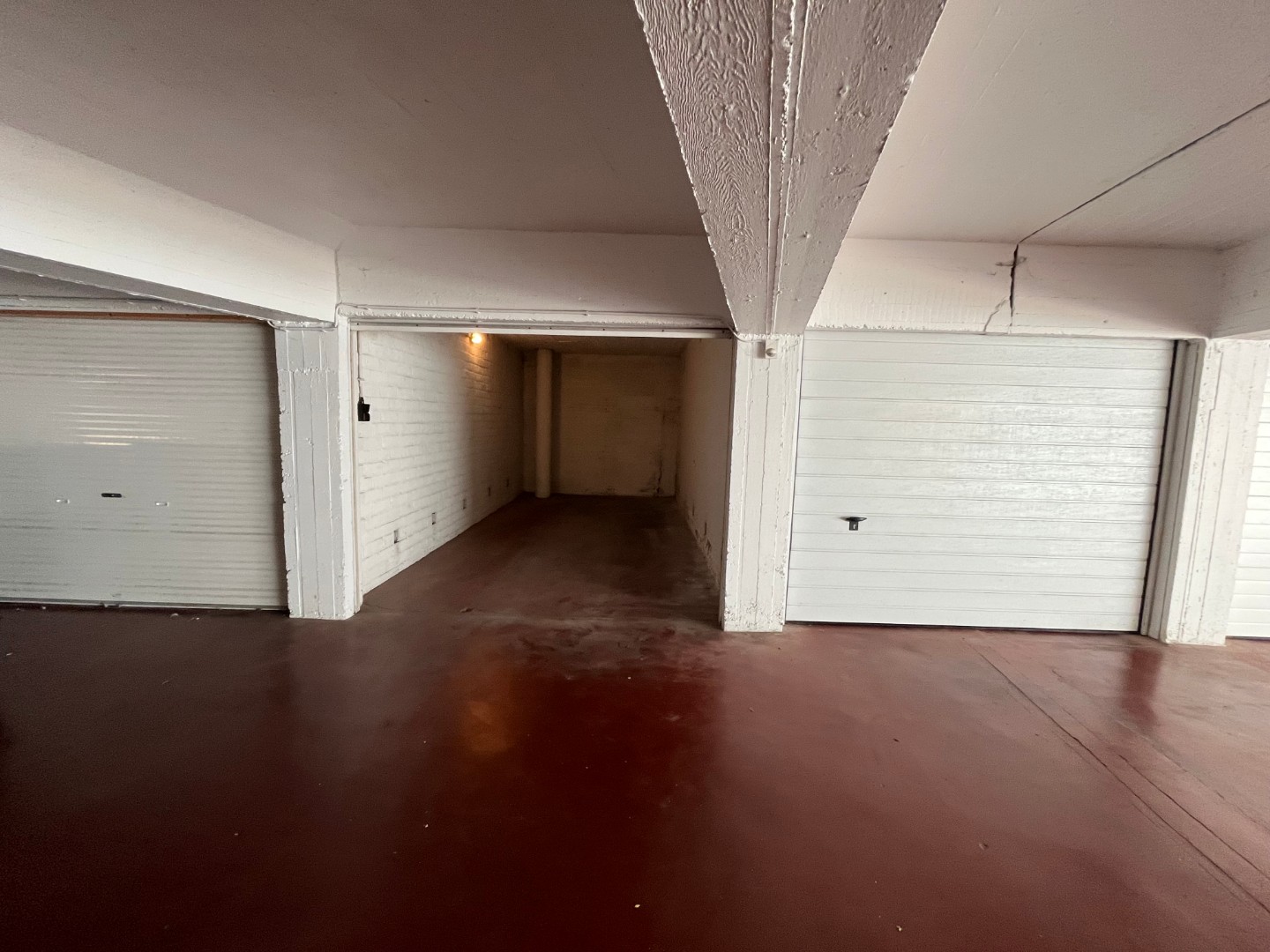 Vlot toegankelijke garagebox op het gelijkvloers in een residentie op Kustlaan Het Zoute, ideaal gelegen tussen Albertplein en Driehoeksplein. - foto 2