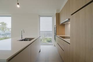 Do you dream of living beautifully along the renovated Leieboorden in Harelbeke? Residentie Leiesluis offers you this unique opportunity!This exclusive new construction project, developed by Groep Berton and Dehullu Architects, has already sold 92%. Take a chance now!We would like to introduce you to apartment 0.07, a spacious and luxurious home with every comfort.- A generous living area of 108.35 m²- A lovely 9 m² terrace with a view of the LeieLayout:- Night hall- Separate guest toilet- Spacious storage room with connection for the washing machine & dryer- Bright, spacious living space with open kitchen- Fully equipped kitchen with stove, hood, fridge, dishwasher, oven and microwave- 3 bedrooms- 2 bathrooms- Sunny terrace Extra benefits:- Excellent location with a view of the Leie in Harelbeke1- Within cycling distance of domain 'De Gavers' and the city of Kortrijk- The project connects to the heat network, which ensures a very high energy efficiency- Energetic topper- The apartment was completely paintedEPB in format