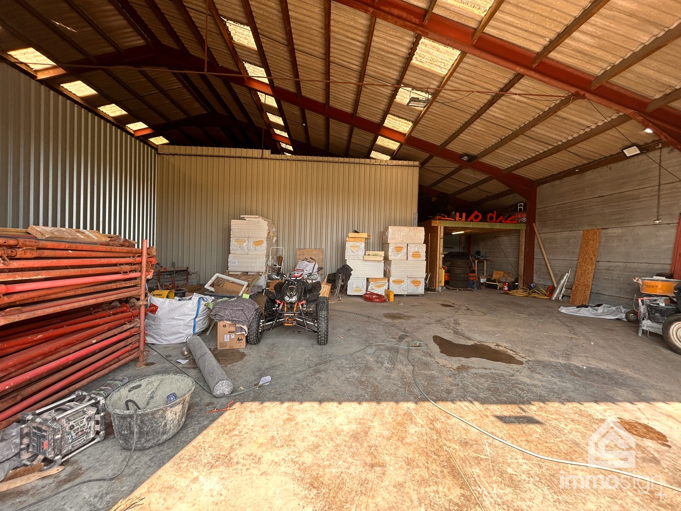 Loods van 180 m² ter opslag met grote automatische garagepoort te Bocholt! - foto 3