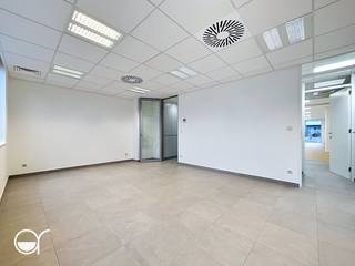 Commercial for rent in Lochristi