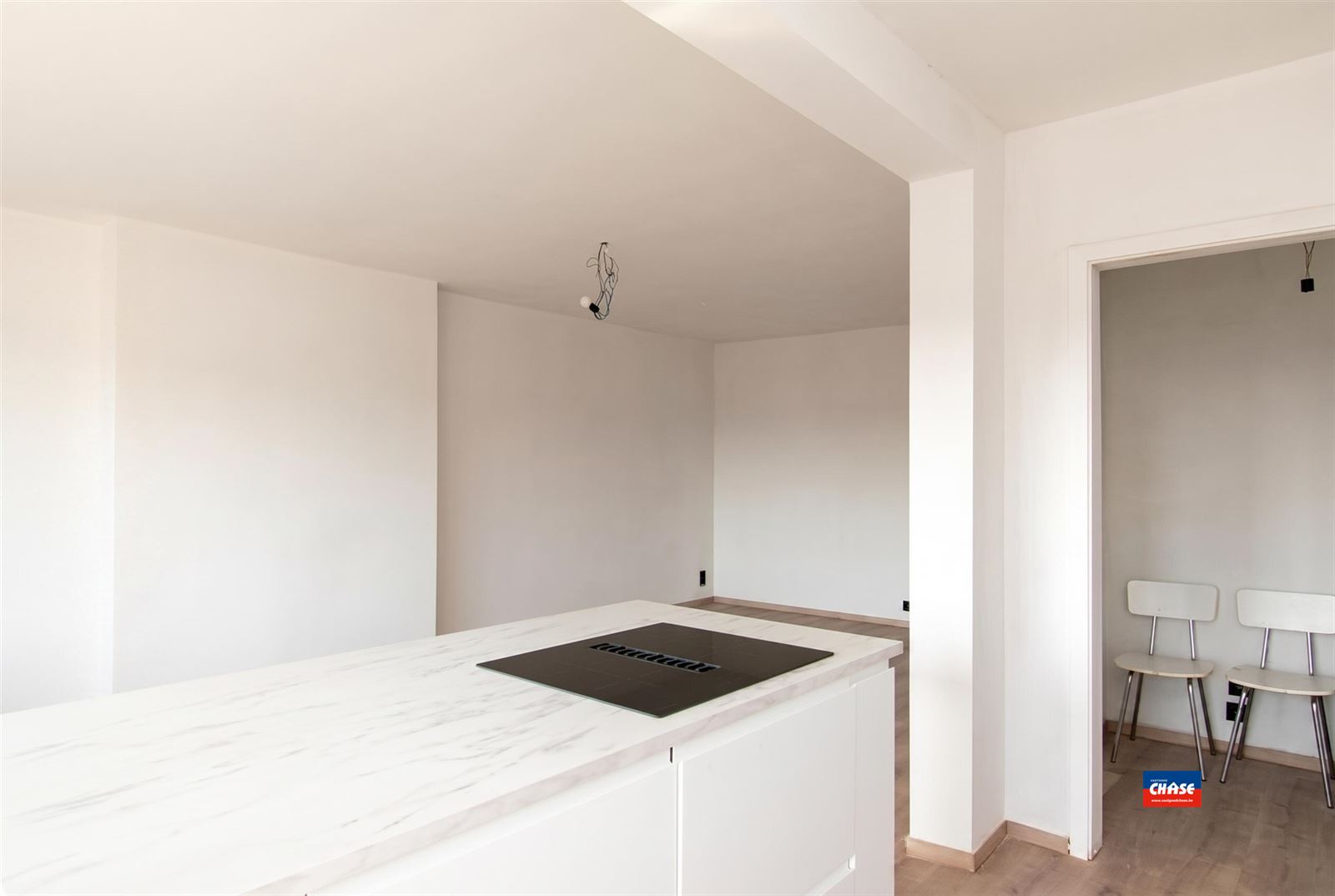 Gerenoveerd appartement met 2 slaapkamers - foto 4
