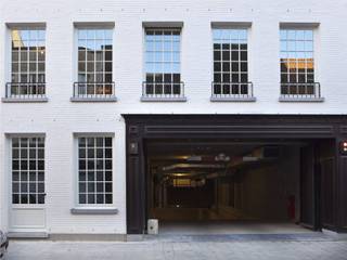 Indien interesse mail naar tinne.van.mechelen@hillewaere.be<br /><br />Ondergrondse staanplaats (nr. 77) gelegen in Residentie Jacobsmarkt pal in het centrum van Turnhout. Op wandelafstand van de Grote Markt. De parkeergarage is afgesloten met een automatische poort. De huurprijs bedraagt 100 €/maand + 20 €/maand servicekosten.