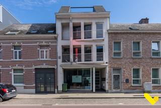 Prachtig triplex appartement met rooftop terras.We betreden dit prachtig appartement via de gemeenschappelijke inkomhal om vervolgens de trap te...