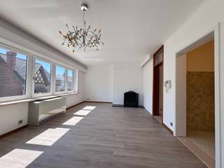 In een rustige straat van Sint-Amandsberg, vind je dit uitstekend onderhouden appartement met een bewoonbare oppervlakte van 126 m², inclusief...