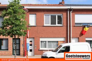 Gezinswoning met zij-ingang gelegen in het centrum van Hoevenen. Winkels, scholen en openbaar vervoer op wandelafstand. Deze woning beschikt over 2 à...