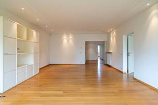 Appartement spacieux et prêt à emménager à vendre près du centre de Courtrai. Les espaces lumineux, la belle situation et la qualité des finitions...