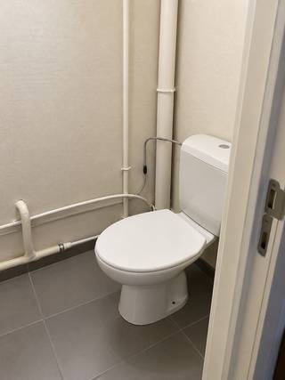 <p>Ontdek dit mooie en ruime appartement in <strong>Landen</strong>, ideaal voor een alleenstaande, koppel of klein gezin. De woning beschikt over een ruime leefruimte met veel mogelijkheden, een praktische keuken en 2<strong> slaapkamer</strong>, waarbij de extra kamer perfect kan dienen als bureau, dressing, hobbyruimte of kleine slaapkamer.<span></span></p>
<p>Verder is er een <strong>badkamer met apart toilet</strong>. Dankzij de aangename indeling en de grote leefruimte biedt het appartement veel comfort en ruimte.</p>
<p>Een ideale woning voor wie rustig en comfortabel wil wonen in Landen.</p>
