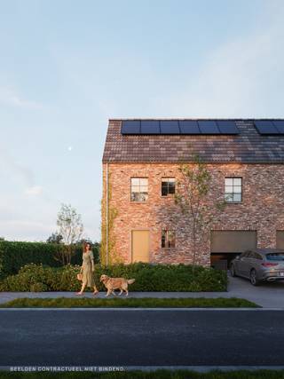 Ontdek <strong>lot 117</strong>, een energiezuinige halfopen gezinswoning in ons nieuwe woonproject in Hooglede. Deze woning combineert een tijdloze landelijke architectuur met een doordachte indeling, kwalitatieve afwerking en duurzame technieken voor een optimaal wooncomfort.<br /><br />Op het gelijkvloers vindt u een ruime en lichtrijke leefruimte met open keuken, een inkomhal met gastentoilet en een inpandige garage. Op de verdieping bevinden zich 2 slaapkamers, waarvan één master bedroom met dressing, een badkamer met bad en douche en een afzonderlijk toilet. De ruime zolder biedt bovendien tal van mogelijkheden als extra bergruimte of kan ingericht worden als bijkomende slaapkamer(s).<br /><br />De woning is gelegen op een perceel van 239 m² met een private tuin, ideaal om in alle rust van het buitenleven te genieten.<br />Dankzij de zonnepanelen, vloerverwarming, het warmtenet en een energiezuinig ventilatiesysteem bent u bovendien verzekerd van een duurzame en toekomstgerichte woning.<br /><br /><strong>Troeven van LOT 117</strong>
<ul>
<li>Halfopen bebouwing met tijdloze landelijke architectuur.</li>
<li>2 volwaardige slaapkamers, waarvan 1 met dressing.</li>
<li>Ruime zolder met uitbreidingsmogelijkheden.</li>
<li>Lichtrijke leefruimte met open keuken.</li>
<li>Inpandige garage + oprit.</li>
<li>Perceel van 239 m² met private tuin.</li>
<li>Energiezuinige technieken en kwalitatieve afwerking.</li>
<li>Rustige ligging nabij het centrum van Hooglede en Roeselare.</li>
</ul>
<br />Prijzen all-in: € 413.810 | LOT 117*<br />Prijzen excl. kosten: € 341.000 | LOT 117<br />* Prijs all-in: grond | woning | garage | aansluitingen | architect | notariskosten | btw | registratierechten | zonnepanelen | ...<br /><br /><strong>BOUW PAUL HUYZENTRUYT nv</strong><br />☎ 056 71 27 97<br />✉ info@paulhuyzentruyt.be