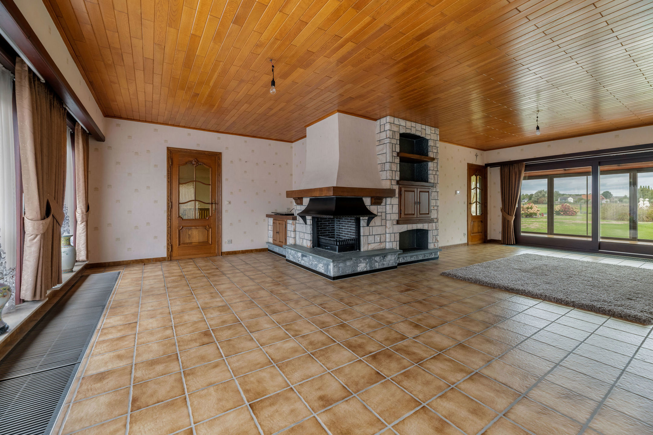 Ruime villa met garage en tuin op 1.345 m² te Putte. - foto 4