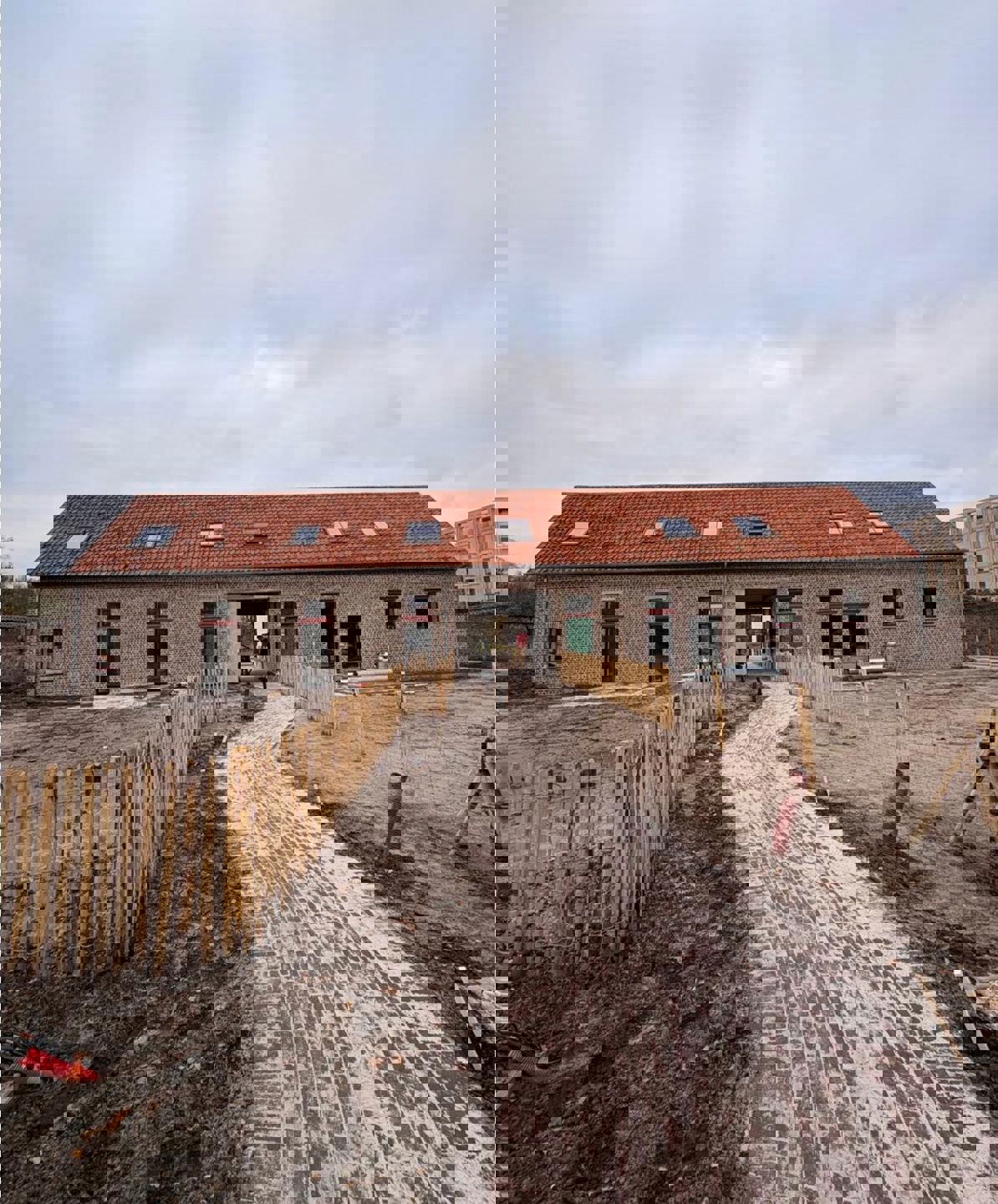 Buitengewoon uniek wonen in een prachtig vernieuwde hoeve te Zwijnaarde - foto 2