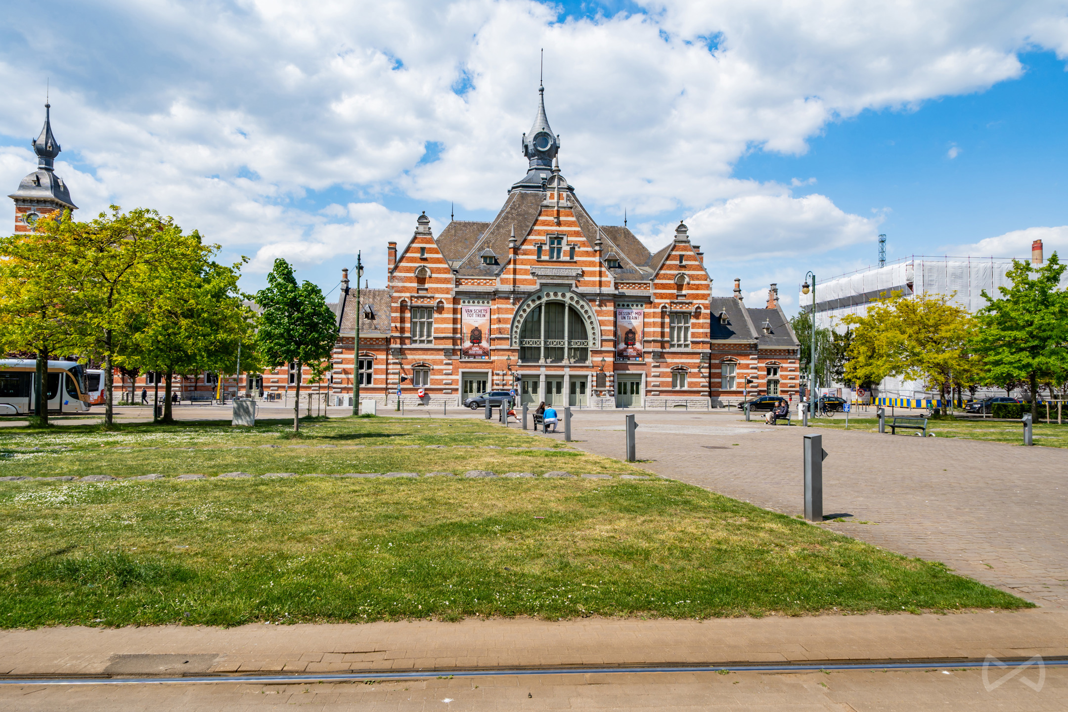 📍 SCHAARBEEK – Gerenoveerd 1SLK appart met open uitzicht - foto 1