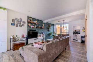 <p><span>Ontdek deze gerenoveerde gezinswoning met een gezellige tuin, bereikbaar via een servitudeweg, gelegen aan Stevennekens 111 in Rijkevorsel. De woning bevindt zich op een gunstige locatie nabij het centrum en biedt vanuit de leefruimtes en de tuin een prachtig uitzicht over de achterliggende weilanden. <br /><br /></span><span>Binnenin werd de woning zorgvuldig gerenoveerd en geniet je van een aangename leefruimte en een moderne keuken. Daarnaast beschikt de woning over drie slaapkamers, gerenoveerde badkamer en een praktische bergzolder. </span><span>Ook buiten is het volop genieten dankzij de gezellige tuin, die via een servitudeweg bereikbaar is en een rustige plek vormt om te ontspannen met zicht op het groene landschap.<br /><br /></span>Indeling: <br />Kelder: <br />- Voorraadkelder<br /><br />Gelijkvloers: <br />- Inkomhal<br />- Lichtrijke leefruimte met zit- en eetgedeelte<br />- Opbergruimte onder de trap <br />- Gerenoveerde, volledig geïstalleerde keuken<br />- Wasplaats met ingemaakte kasten op hoogte<br />- Gastentoilet<br />- Gerenoveerde badkamer met ruime inloopdouche, ligbad en dubbele lavabo<br /><br />Verdieping: <br />- Ruime overloop (momenteel ingericht als dressing)<br />- Slaapkamer 1 (14,9 <span>m²)</span><br />- Slaapkamer 2 (13 <span>m²)</span><br />- Slaapkamer 3 (12,3 <span>m²)</span><br /><br />Zolder:<br />- Opbergzolder die bereikbaar is via een vlizotrap<br /><br />Troeven: <br />- Gerenoveerde gezinswoning<br />- Gezellige tuin met zicht op de weilanden (bereikbaar via een servitudeweg)<br />- Gunstige EPC: B-label<br />- EK conform <br />- Asbestveilig<br />- Renovatie hoofdgebouw gelijkvloers: 2016<br />- Renovatie aanbouw gelijkvloers: 2024<br />- Renovatie verdieping: 2020<br />- Dakrenovatie: 2024<br /><br /><span>Mis deze kans niet en plan een bezoek in!</span><br /><br /><span>0497 27 14 64</span><br /><span>camilla@albert.immo</span><br /><span>www.albert.immo</span><br /><br /><span>Bij Albert kom je thuis!</span><br /><br /><span>Voor alle foto's en interactieve plannen verwijzen wij naar onze website: www.albert.immo</span></p>