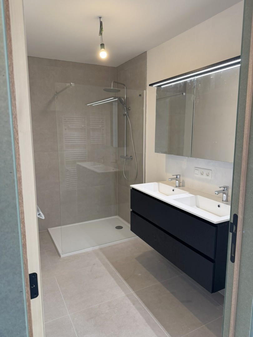 Ruim nieuwbouwappartement met autostaanplaats en kelder - foto 5