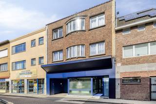 Bent u op zoek naar een unieke combinatie van wonen en werken? Dit veelzijdige pand biedt tal van mogelijkheden, zowel voor zelfstandigen als...