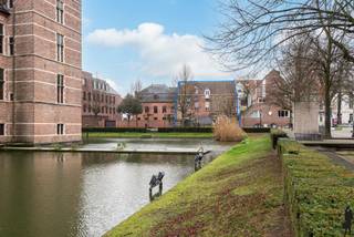 Gelegen in hartje Turnhout: Statig - te renoveren - herenhuis met een verfijnde neoclassicistische uitstraling, gekenmerkt door royale ruimtes,...