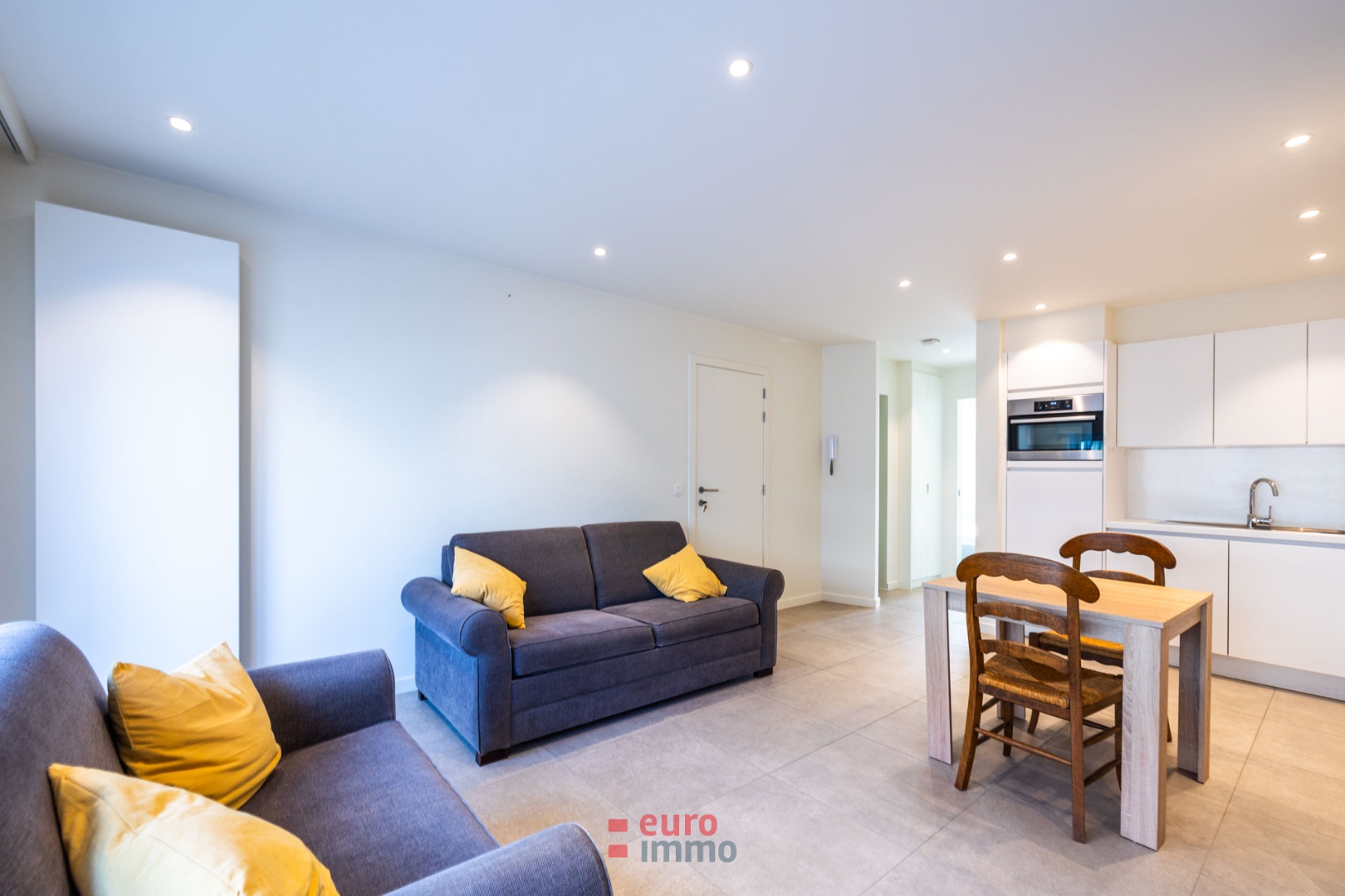 Compleet gerenoveerd appartement met 2 slaapkamers. - foto 3