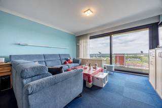 Dit mooi en verzorgd appartement op de 12 de verdieping heeft een prachtig uitzicht en een terras over de breedte van het appartement.<br /><br />Het appartement heeft een inkom met ingemaakte kast en veiligheidsdeur, een ruime living (34m²) en uitgeruste keuken, een aparte wc, een berging een badkamer en 2 slaapkamers.<br /><br />De keuken is uitgerust met een dubbele spoelbak, een combi-oven, een ceramische kookplaat, een dampkap en kasten boven en onder. <br /><br />De badkamer met stenen vloer heeft een mooie inloopdouche, een lavabo met meubel en er is een aansluiting voorzien voor een wasmachine en droogkast.<br /><br />De 2 slaapkamers (13m² -16m²) zijn ruim en hebben een mooi zicht op Antwerpen.<br /><br />In de vraagprijs is een kelder INBEGREPEN !<br /><br />Mogelijkheid om een ondergrondse staanplaats aan te kopen aan €15.000<br /><br />De elektriciteit is conform en het appartement heeft een zeer gunstig EPC ( LABEL B , 138kWh/m² jaar)<br /><br />stedenbouwkundig uittreksel is in aanvraag.<br /><br />Voor meer info of een bezoek ter plaatse kan u vrijblijvend contact opnemen met Philip op het nr.: 0476/999.029 of philip@reds.be