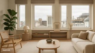 <span>Indeling</span>: <br /><br />Unieke kans: kantoor of potentieel appartement op toplocatie in hartje Antwerpen!<br /><br />Ben je op zoek naar een lichtrijke en ruime werkplek in het bruisende centrum van Antwerpen? Of overweeg je om een stijlvol stadsappartement te creëren met uitzicht op het iconische Operagebouw? Dan is dit veelzijdige pand op de zesde verdieping beslist een buitenkans.<br /><br />Met een royale oppervlakte van 169 m² biedt deze eigendom alle ruimte om jouw professionele of residentiële plannen te realiseren. Het pand is momenteel ingericht als kantoor en omvat een grote open ruimte die is opgedeeld in drie afzonderlijke werkplekken. Dankzij de indrukwekkende 11 meter brede voorgevel met grote raampartijen geniet je hier de hele dag door van overvloedig natuurlijk licht. De ligging op de zesde verdieping – gemakkelijk bereikbaar met de lift – zorgt bovendien voor rust en een prachtig zicht over de stad, met onder meer het Operagebouw, het Atheneum en het groene plein voor de deur.<br /><br />De indeling is praktisch en doordacht: via de inkomhal kom je in de ruime kantoorzone, gevolgd door een volledig uitgeruste keuken met ingemaakte kasten, twee afzonderlijke toiletten en een lavabomeubel. Een individuele kelderberging is eveneens inbegrepen. Als extra troef beschikt dit pand over het privatief gebruiksrecht van een terras – een zeldzame luxe in het stadscentrum.<br /><br />Dankzij het gunstige EPC-label B is het pand bovendien energiezuinig. Of je nu op zoek bent naar een representatieve locatie voor je kantoor, praktijk of showroom, of droomt van een combinatie van wonen en werken in het hart van de stad: dit pand biedt eindeloze mogelijkheden – inclusief de optie tot omvorming tot appartement (mits goedkeuring van de stad Antwerpen).<br /><br /><br /><span>Omgeving</span>:<br /><br />Gelegen aan de iconische Leien, bevindt dit adres zich op een strategisch knooppunt tussen het historische stadscentrum en het vernieuwde operaplein, met directe toegang tot alle belangrijke voorzieningen.<br /><br />Op wandelafstand vind je het Centraal Station – een architecturaal pareltje en één van de drukst bezochte treinhubs van België – wat zorgt voor een vlotte nationale en internationale verbinding. Ook de Meir, dé winkelboulevard van Antwerpen, ligt letterlijk om de hoek. Hier geniet je van een ruim aanbod aan modezaken, flagshipstores en gezellige koffiebars. Voor cultuur- en muziekliefhebbers liggen de Opera van Vlaanderen en de Koningin Elisabethzaal op een boogscheut.<br /><br />De wijk rond de Frankrijklei wordt bovendien gekenmerkt door een mix van historische grandeur en moderne stadsvernieuwing. Denk aan statige gevels, brede lanen, groene pleinen en recent opgewaardeerde infrastructuur. De Rooseveltplaats en het Operaplein zijn recent heraangelegd met focus op voetgangerscomfort, openbaar vervoer en leefbaarheid.<br /><br />Wat deze locatie extra aantrekkelijk maakt, is de directe aansluiting op belangrijke invalswegen en de nabijheid van verschillende tram- en bushaltes. Je verplaatst je hier moeiteloos te voet, met de fiets, het openbaar vervoer of de wagen.