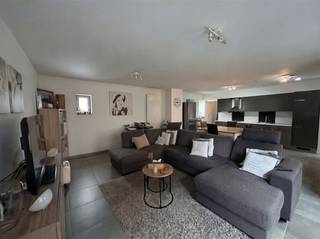 Gezellige stadswoning met 3 slaapkamers en koer, in het centrum van Maaseik. ALGEMEEN:- Voorzien van een tegelvloer.- Verwarming: aardgas.- In...