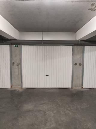 Makkelijk bereikbare garagebox op de ondergrondse verdieping van een goed onderhouden residentie. Deze bevindt zich op een steenworp van het...