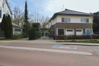 Charmante halfopen woning met tuin, kelder en oprit nabij het centrum van KapellenDeze gezellige halfopen bebouwing is ideaal gelegen op...