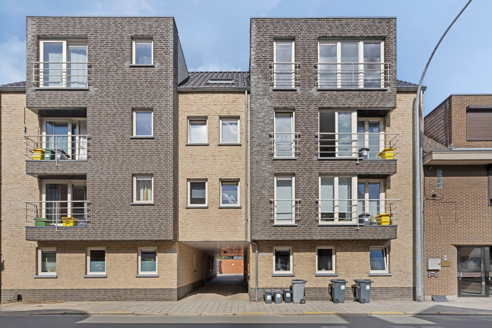Instapklaar dakappartement met groot terras in centrum Geel - foto 2