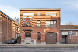 Te koop: ruime gesloten bebouwing in het dorpscentrum van Muizen, op fietsafstand van Mechelen en op wandelafstand van het Mechels Broek. Deze...