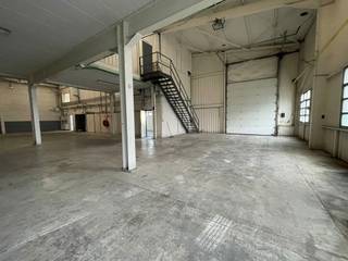 TE HUUR op Satenrozen, een magazijn van ca. 700m² met een kantoorruimte verdeeld over 2 verdiepingen van in totaal ca. 140m². Het magazijn is...