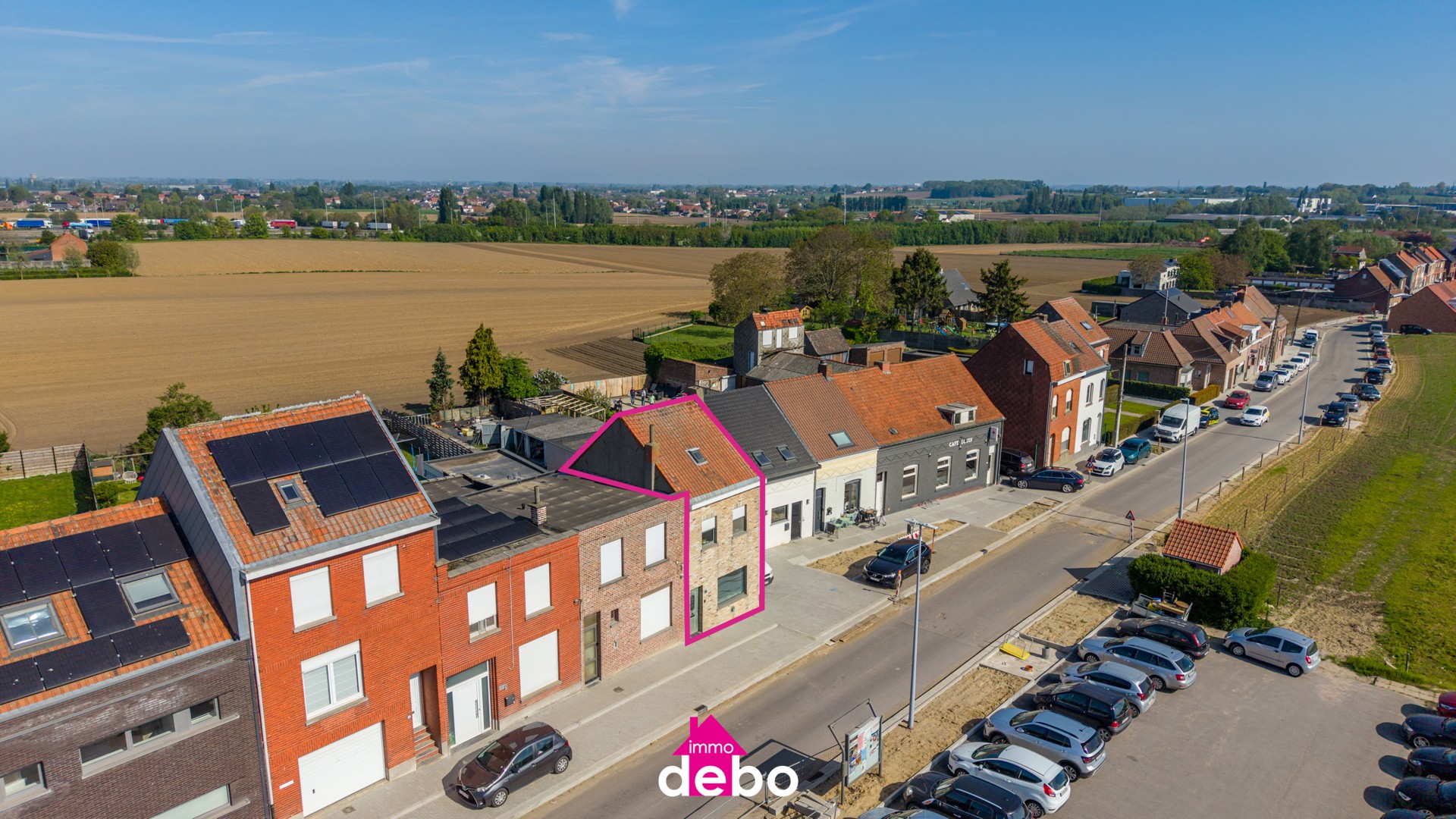 Maison familiale spacieuse et prête à emménager, comprenant 3 chambres, une cuisine ouverte, une salle de bains, une véranda et un jardin ensoleillé, idéalement située à Rekkem. - foto 2
