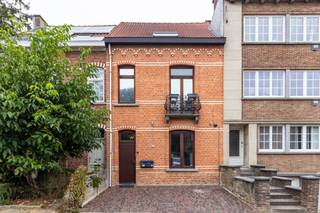 Kortenberg : Situé au calme, appartement rez-de-chaussée entièrement rénové et très bien fini (82 m²), comprenant 1 chambre à coucher et un...