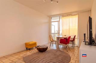 <p><span>HOBOKEN | HOF TER HEIDE | GUNSTIG GELEGEN APPARTEMENT MET EEN SLAAPKAMER EN TERRAS OP DE TWEEDE VERDIEPING</span><span> </span><span>| EPC B | </span></p><p><span>Indeling als volgt: inkomhal - leefruimte met keuken - zuid-terras - apart toilet - slaapkamer - badkamer met douche en lavabo.</span></p><p><span>Het dak en de lift zijn conform de norm. Gemeenschappelijke kosten bedragen 200 EUR (inclusief voorschot verwarming en water)</span></p><p><span>Openbaar vervoer, scholen en winkels zijn op wandelafstand. Zeer goede bereikbaarheid van Antwerpen-centrum en de grote uitvalswegen. </span></p><p><span> </span></p><p><span> </span></p>