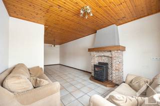 Deze op te frissen halfopen bebouwing is gelegen in een rustige en kindvriendelijke wijk in Broechem. De woning biedt een solide basis en tal...