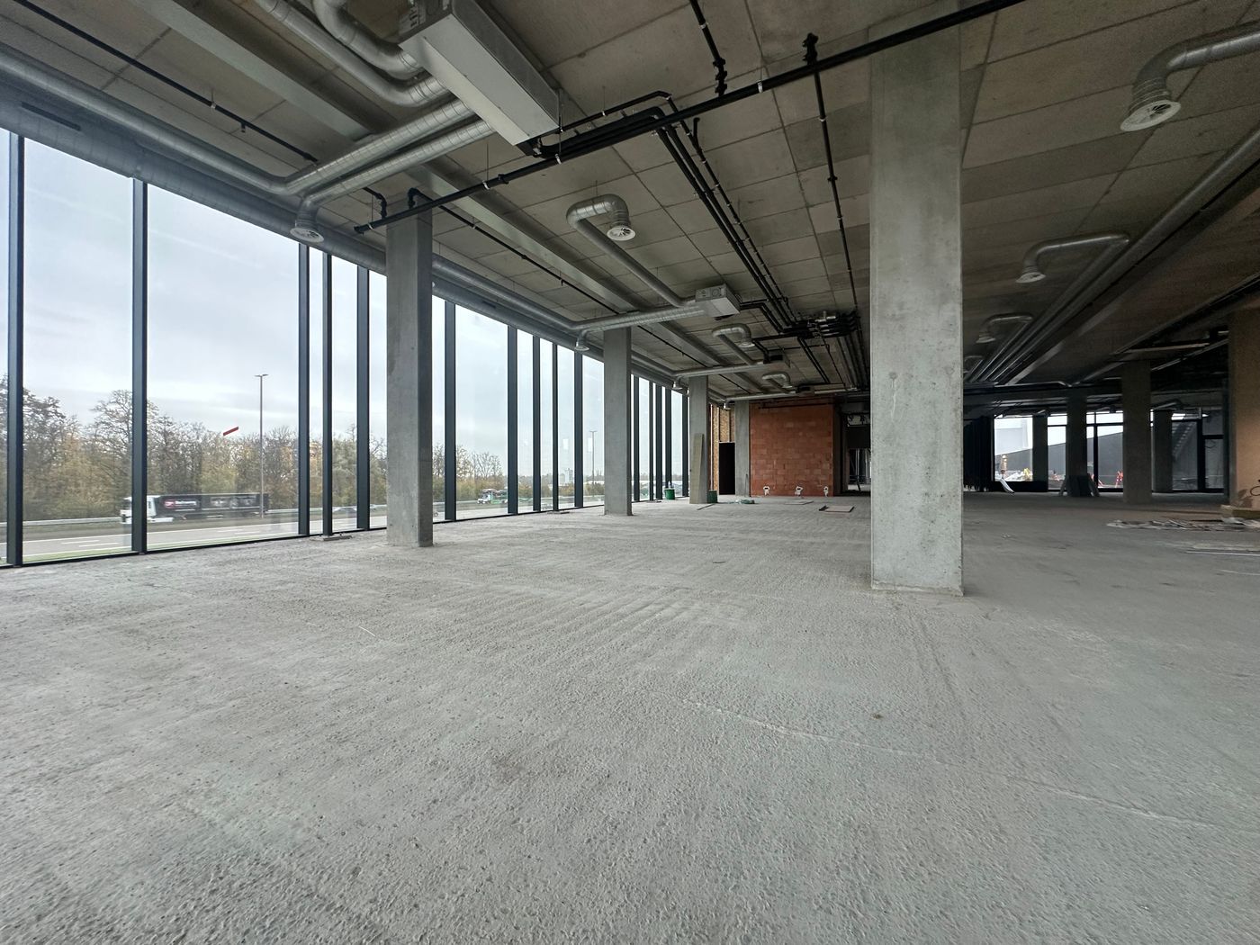High-end kantoorruimtes te huur met visibiliteit langs de E17 - foto 3