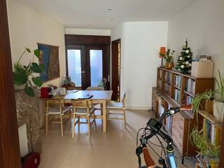 Ruim woonhuis met 10 plaatsen, 3 sanitaire units en koer.<br />De woning is enkel verkoop als woonhuis.<br />Ideaal voor inwonende kinderen of oudere persoon.