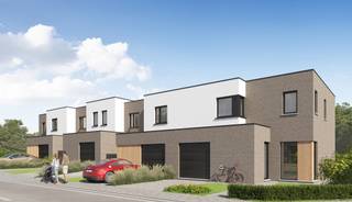 Op zoek naar je droomwoning in een rustige en aangename buurt? In de nieuwe verkaveling Het Molenhof in Koolskamp, deelgemeente van Ardooie, bouwen we moderne en energiezuinige woningen op een toplocatie. Gelegen tussen de Diksmuidse Boterweg en de Steenstraat, woon je vlak bij het centrum en op slechts 500 meter van het Dorpsplein met winkels, scholen, horecazaken en openbaar vervoer. De middelbare school H. Kindsheid ligt op 3 à 4 km en via de E403 ben je vlot verbonden met alle grote steden.

Elke woning beschikt over een ruime inkomhal met apart toilet, een lichte woon- en eetkamer met aansluitend een open keuken, een inpandige garage met berging, drie slaapkamers, een functionele badkamer en een apart toilet boven, aangevuld met een extra technische berging. Door het gebruik van een warmtepomp, vloerverwarming en zonnepanelen geniet je van lage energiekosten (E10). Bovendien kan je zelf de afwerkingsmaterialen kiezen voor keuken, badkamer, vloeren en binnendeuren, zodat jouw woning volledig aansluit bij jouw persoonlijke stijl en wensen.

De ingang van de verkaveling vind je aan Steenstraat 27B. Ontdek zelf hoe comfortabel en zorgeloos wonen in Het Molenhof kan zijn.