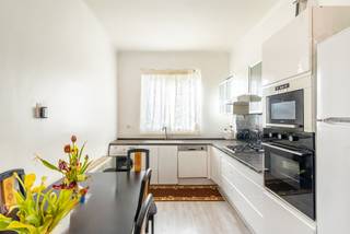 Bent u op zoek naar een ruime woning met 2 slaapkamers, gelegen op een rustige maar goed bereikbare locatie in Gent? Dan biedt deze rijwoning in...