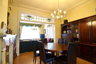 De woning is gelegen in de Koning Albertstraat te Kuurne, een centrale en levendige omgeving waar alle essentiële voorzieningen — zoals...