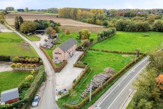 **Prijs op aanvraag** Exclusieve en goed draaiende B&B op een adembenemend domein van 62 are, schitterend gelegen op de grens van Lennik en...