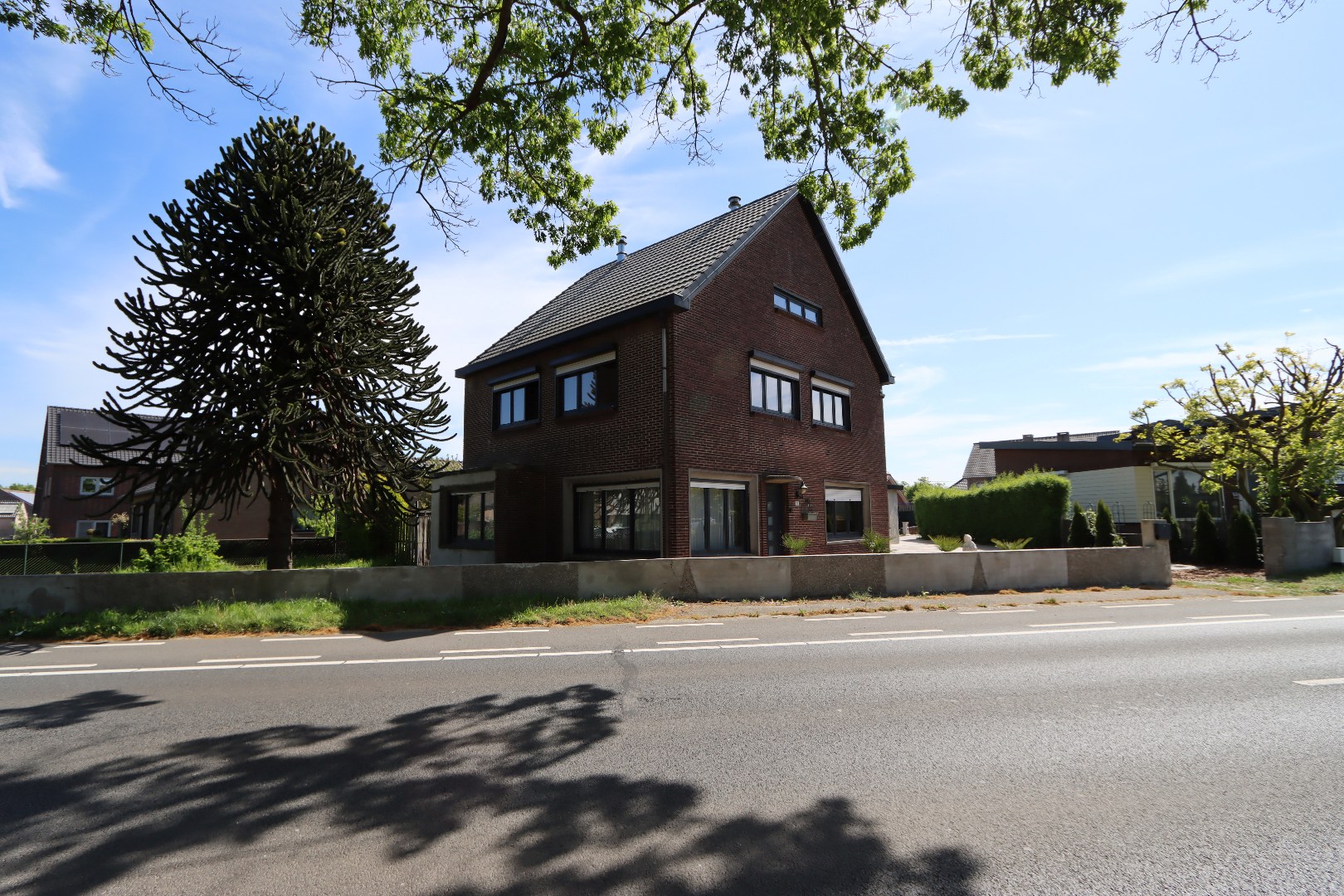Ruime gezinswoning met bouwgrond - foto 2