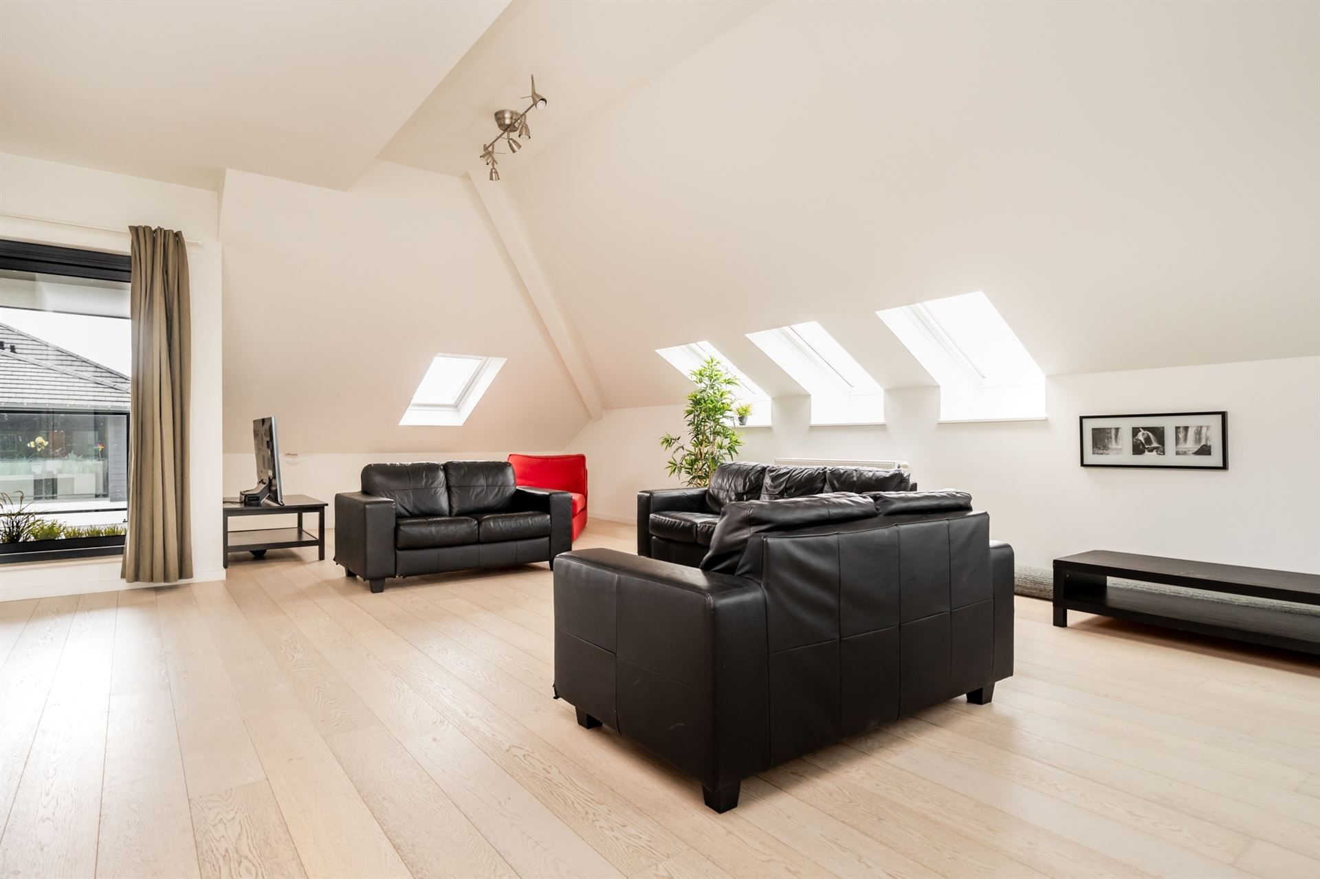 Unique and bright penthouse of approx. 185 m² in Waterloo - photo 5