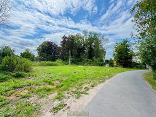 RUIM PERCEEL BOUWGROND voor een LUXUEUZE OPEN BEBOUWING, gelegen op een ZÉÉR GUNSTIGE LOCATIE aan de rand van het NATUURGEBIED ’T SPEI,...