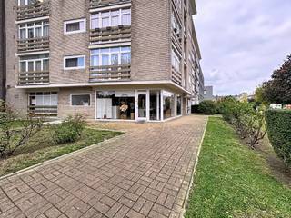 Casalina Real Estate offers for sale this commercial space currently rented and operated as a hair salon, with a net surface of 118 m² and a 30...