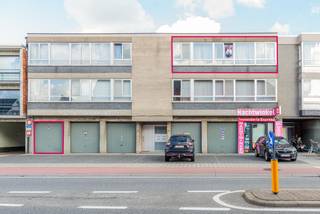 Dit aangename appartement op de bovenste verdieping combineert ruimte, comfort en een uitstekende ligging.<br /><br />Het appartement is gelegen op wandelafstand of een zeer korte fietsrit van het centrum van Tessenderlo. Supermarkten, winkels, scholen en horeca zijn daardoor vlot bereikbaar. Ook qua mobiliteit is dit een fijne plek: De Lijn is dichtbij en de oprit van de E313 ligt binnen enkele minuten, zodat je vlot in de omliggende steden en gemeenten bent.<br /><br />Je komt binnen in een grote, lichtrijke leefruimte die het hart van de woning vormt. Vanuit de keuken loop je door naar een praktische berging met aansluiting voor je wasmachine. Er zijn twee volwaardige slaapkamers, een apart gastentoilet en een badkamer met douche en lavabo.<br /><br />Een echte troef is de ruime garage, waar naast je auto ook nog voldoende plaats is voor extra bergruimte. Voor je fiets is er een gemeenschappelijke fietsenberging.<br /><br />Dankzij het EPC-label B woon je bovendien energiezuinig.<br /><br />Dit appartement is momenteel verhuurd en wordt verkocht met het lopende huurcontract. Hierdoor geniet u als investeerder onmiddellijk van huurinkomsten. Voor eigen bewoning is de woning beschikbaar volgens de wettelijke bepalingen en de voorwaarden van het huurcontract.<br /><br />Een ruim en praktisch appartement op een centrale locatie, ideaal voor wie comfortabel wil wonen met alle voorzieningen binnen handbereik.<br /><br /><strong>Interesse?</strong><br />We nemen graag de tijd om je deze woning ter plaatse te laten ontdekken.<br />📞 014 84 83 69<br />✉️ info@sublimmo.be