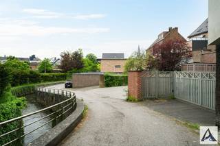 Unieke gerenoveerde woning in het hartje van Bilzen!Bent u op zoek naar een uitzonderlijke woning die comfort en stijl combineert? Deze prachtig...