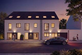 <p><span>Deze prachtige energiezuinige halfopen nieuwbouwwoning is ideaal gelegen nabij centrum van Turnhout, op wandelafstand van winkels, scholen en openbaar vervoer. De woning combineert modern comfort met een duurzame bouwkwaliteit.</span></p><p><span>Op het gelijkvloers bevindt zich een lichtrijke leefruimte met open, volledig ingerichte keuken die uitgeeft op de tuin, alsook een ruime garage.</span></p><p><span>De woning beschikt over 4 ruime slaapkamers en 2 stijlvolle badkamers, ideaal voor gezinnen of wie extra ruimte zoekt voor bureau of hobbykamer.</span></p><p><span>Dankzij de warmtepomp, zonnepanelen, hoogwaardige isolatie en ventilatiesysteem D geniet u van een laag energieverbruik en optimaal wooncomfort. Verder beschikt de woning over een verfijnde afwerking met kwalitatieve materialen.</span></p><p><span>Instapklare, toekomstgerichte woning nabij het centrum van Turnhout.</span></p>