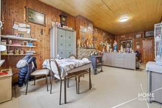 Deze charmante woning, gelegen op een ruim perceel in het hart van Vlamertinge, biedt een uitzonderlijke kans voor wie op zoek is naar ruimte, potentieel en vrijheid om te creëren.<br /><br />De woning beschikt over drie volwaardige slaapkamers en een zeer ruime garage, wat zorgt voor tal van mogelijkheden. Dankzij het grote perceel en de solide basis is dit pand de perfecte blanco canvas om om te vormen tot een warme gezinswoning of een rendabel investeringsproject.<br /><br />Of je nu een jong gezin bent dat droomt van een woning op maat, of een investeerder met oog voor opportuniteiten: dit eigendom combineert locatie, ruimte en toekomstwaarde op een unieke manier.<br /><br />Een woning boordevol potentieel, klaar om nieuw leven ingeblazen te worden.